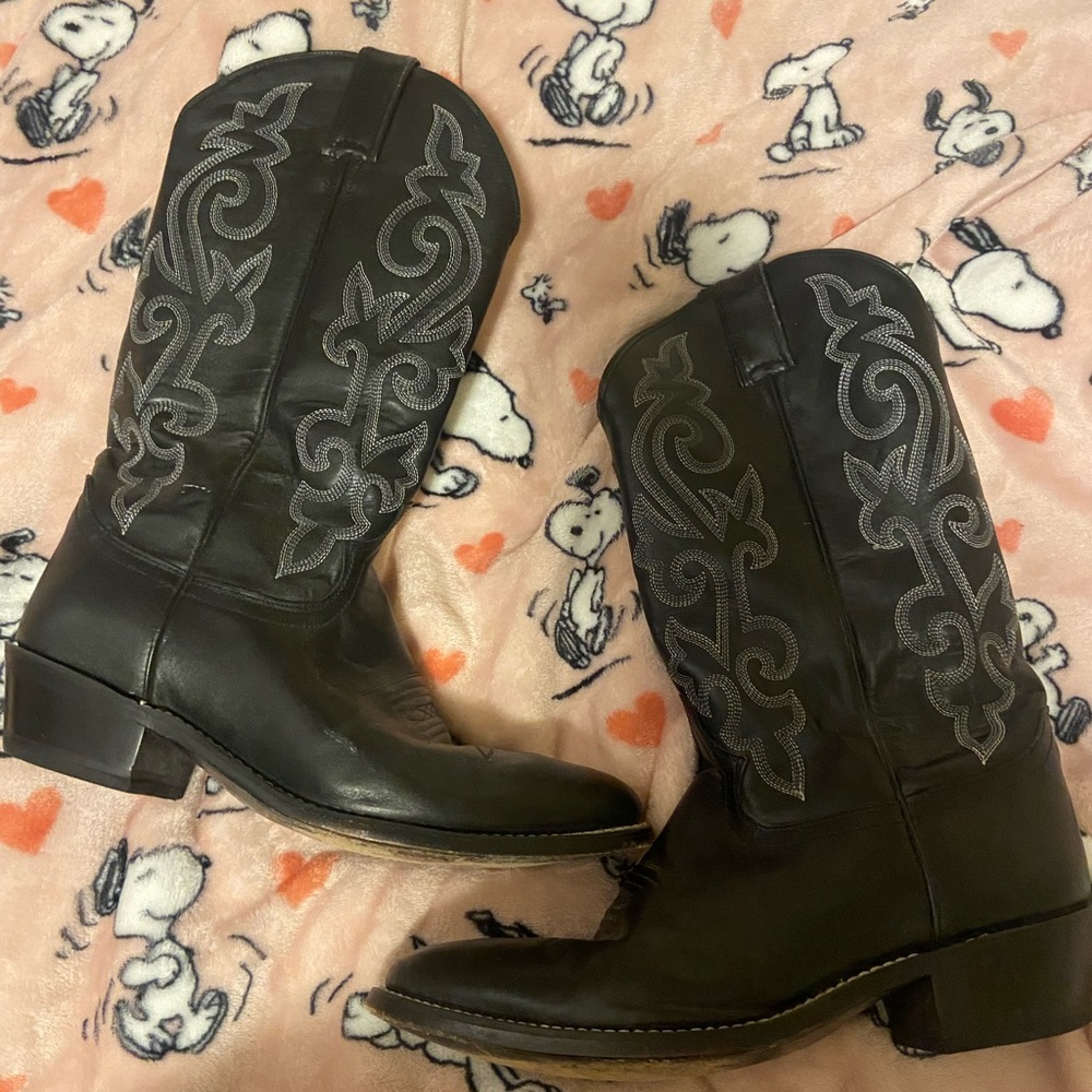 Black leather cowboy boots